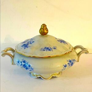 “ Rhapsody in Blue “Elegant Floral Porcelain Tureen